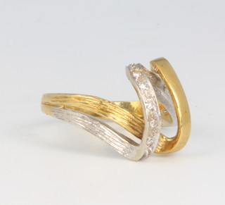 An 18ct yellow gold diamond whorl ring size M 4.5 grams