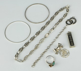 A silver ingot pendant and minor silver jewellery 100 grams 
