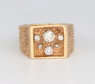A gentleman's 14ct yellow gold 6 stone diamond set signet ring size T, 18 grams