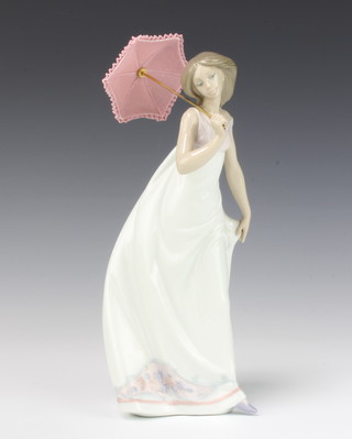 A Lladro 1995 Collectors Society figure of a lady holding a parasol no. 7636 24cm, boxed 