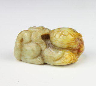 A Chinese carved Nephrite Jade figure of a lion 6cm 