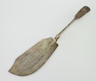 A George IV silver fish slice with pierced decoration London 1822 143 grams