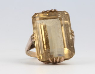 A 9ct yellow gold smoky quartz dress ring size M 1/2