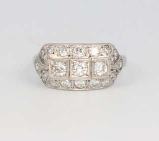 A platinum Art Deco style diamond ring size N 