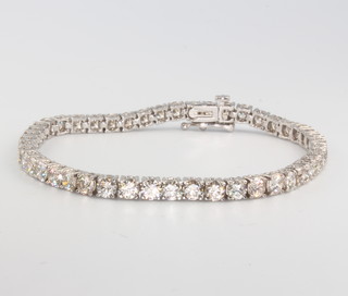 A 14ct white gold brilliant cut diamond line bracelet 9.25ct, 18cm