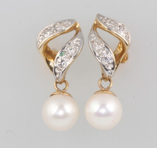 A pair of 9ct yellow gold cultured pearl and diamond drop earrings 18mm 