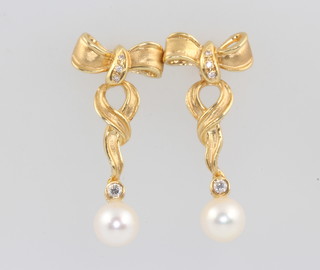 A pair of 18ct yellow gold cultured pearl and diamond ribbon earrings, gross weight 6.3 grams  3cm 