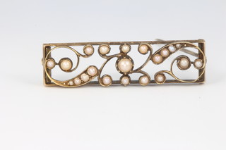 An Edwardian 15ct yellow gold seed pearl brooch 40mm, 5 grams