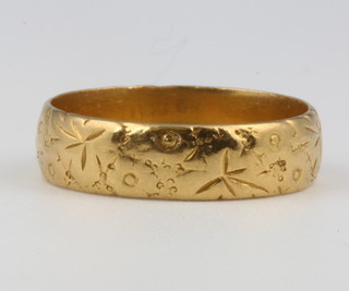 A 22ct yellow gold engraved wedding band, 6 grams 