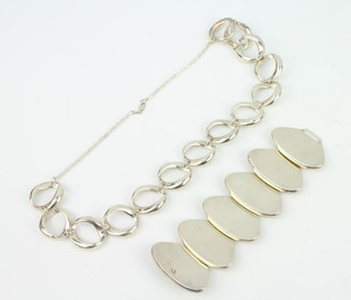 A stylish silver scale bracelet and a necklace, 228 grams 