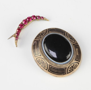 A Victorian 9ct yellow gold agate set in memoriam brooch together with a crescent brooch 