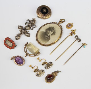 A 19th Century gold coral set memoriam brooch and minor gold jewellery 