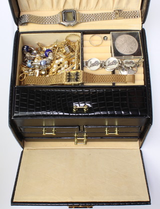 A modern jewellery casket containing a quantity of costume jewellery 