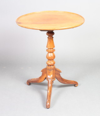 A Victorian mahogany dish top wine table raised on a turned column and tripod base 71cm h x 59cm diam. 