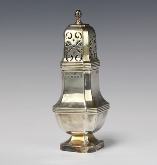 A silver sugar shaker of octagonal form Birmingham 1913, 164 grams