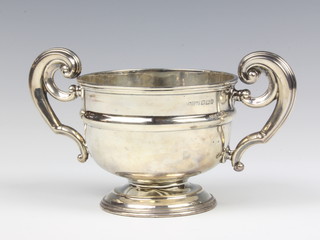 A Victorian silver 2 handled presentation trophy Sheffield 1898, 245 grams, 9cm