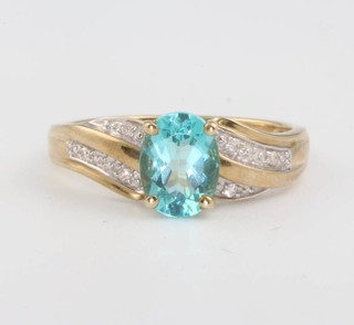 A 9ct yellow gold topaz ring size P 