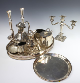 An Edwardian silver plated teapot, a galleried tray and minor plated items