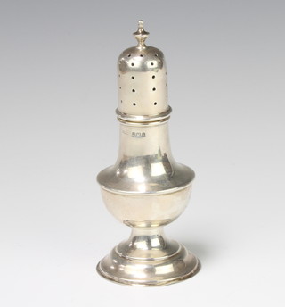 An Edwardian silver sugar shaker of plain form Birmingham 1907, 14cm, 83 grams 