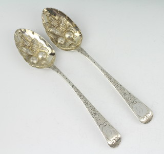 A pair of George III silver berry spoons, London 1810, 109 grams 
