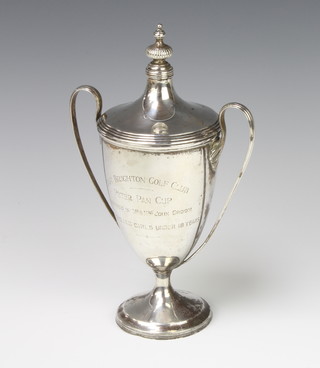 An Edwardian silver 2 handled presentation trophy cup and lid with engraved inscription 26cm, London 1909, 426 grams 