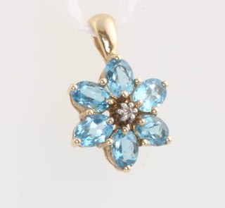 A 9ct yellow gold topaz floral pendant  13mm