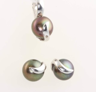 A pair of white gold grey pearl ear studs and pendant 7mm 
