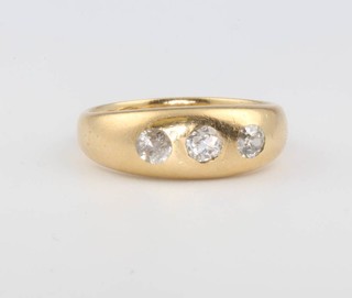 A gentleman's 18ct yellow gold 3 stone diamond gypsy ring approx. 0.4ct, gross weight  6.5g, size O 1/2