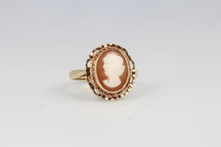 A 9ct yellow gold cameo ring size T 