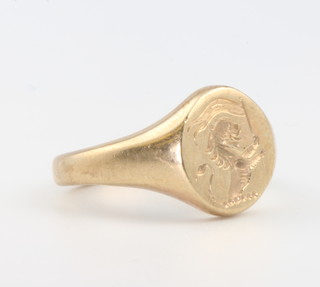 A gentleman's 9ct yellow gold signet ring with armorial 11.2 grams, size  R 1/2