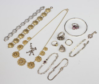 A silver gilt necklace and minor silver jewellery 102 grams