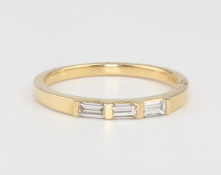 An 18ct yellow gold 3 stone baguette diamond ring size N, 0.29ct 