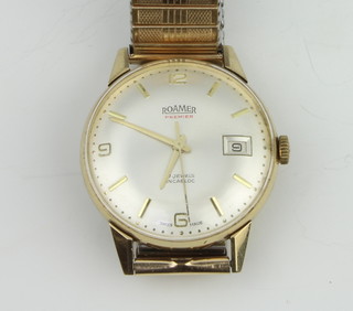 A gentleman's 9ct yellow gold Roamer Premier calendar wristwatch on a gold plated bracelet, with original box 