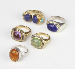 A gentleman's silver lapis lazuli ring, size U, a silver and amber ring and 3 other rings  