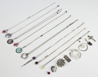 A quantity of silver pendants 100 grams
