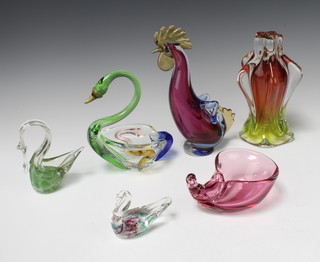 A Studio Glass figure of a cockerel 27cm and 5 items of Studio glassware
