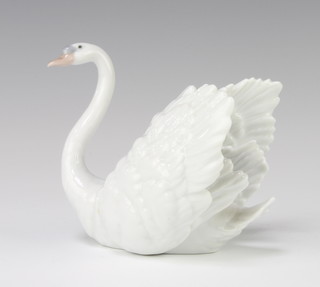 A Lladro figure of a swan no.6175 10cm 