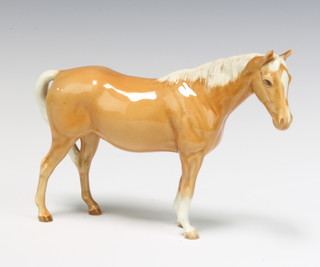 A Beswick figure of a Palomino horse, gloss 12cm 