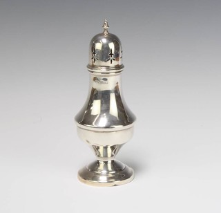 A silver sugar shaker of vase form Birmingham 1973, 118 grams, 16cm 