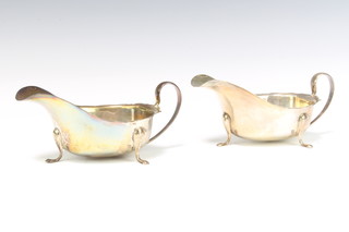 A pair of silver Georgian style sauce boats with plain handles on pad feet, Sheffield 1934, 280 grams 