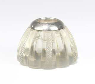 An Edwardian silver mounted match striker of tapered form with hobnail cut bands 7.5cm 