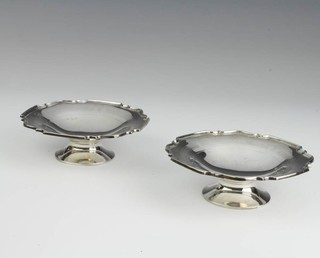 A pair of Art Deco silver pedestal dishes with engine turned decoration, Birmingham 1933, 13cm, cased, 182 grams  
