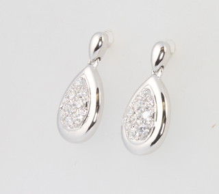 A pair of 18ct white gold diamond set tear drop ear studs 15mm 