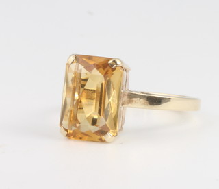 A 9ct yellow gold citrine ring size J 1/2 