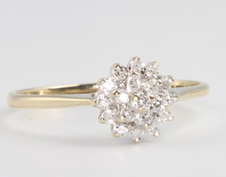 A 9ct yellow gold cluster ring size O 1/2