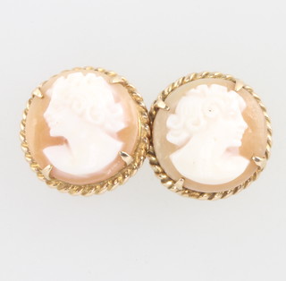 A pair of 9ct yellow gold cameo ear studs 9mm 