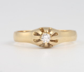 A gentleman's 18ct yellow gold single stone diamond ring 2.9 grams, size N 1/2