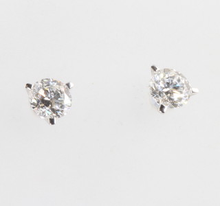 A pair of 18ct white gold brilliant cut ear studs 5mm 