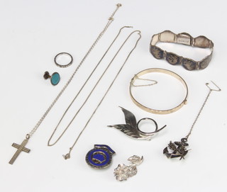 A silver bracelet and minor silver jewellery 