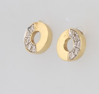 A pair of 18ct yellow gold diamond ear studs, 2 grams 